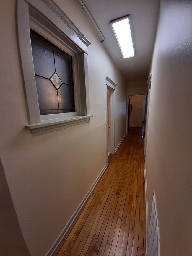 Building Photo - 5118 N Kenmore Ave