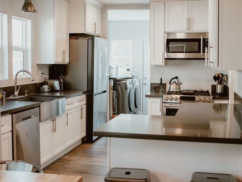 Building Photo - 1730 Asbury Dr