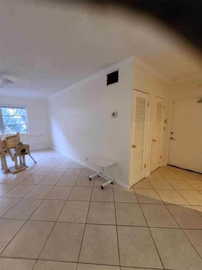 Building Photo - 2424 SE 17th St