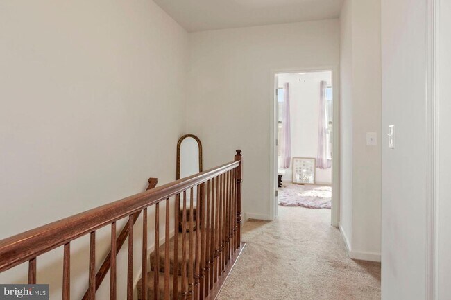 Building Photo - 944 Basswood Dr