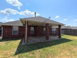 Building Photo - 241 W Pines Way