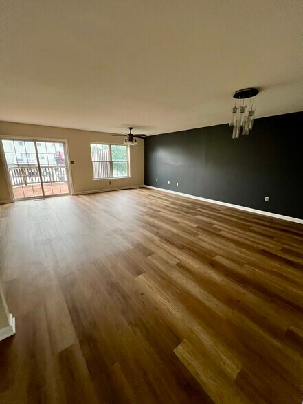 Living room - 2627 Chestnut Ln