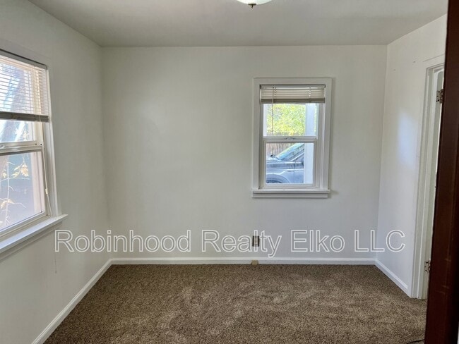 Building Photo - 140 1/2 West Court Street