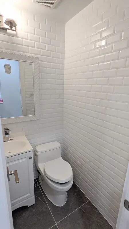 Building Photo - 191 Moffat St