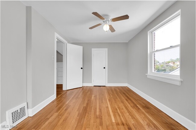 Building Photo - 141 E 206th St