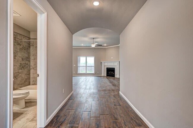 Building Photo - 1121 SW 140th St