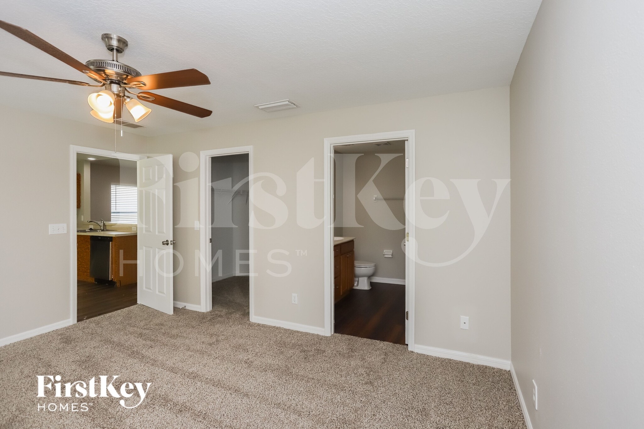 Building Photo - 15206 Searobbin Dr