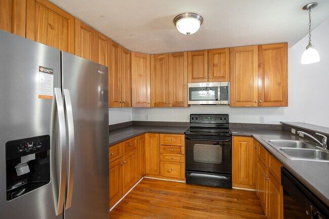 Building Photo - 3384 Sawtooth Dr