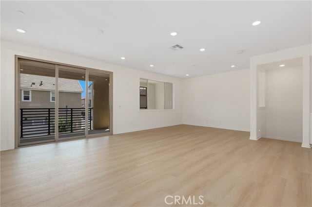 Building Photo - 306 Chorus