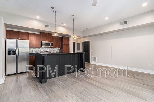 Building Photo - 925 Garrett St