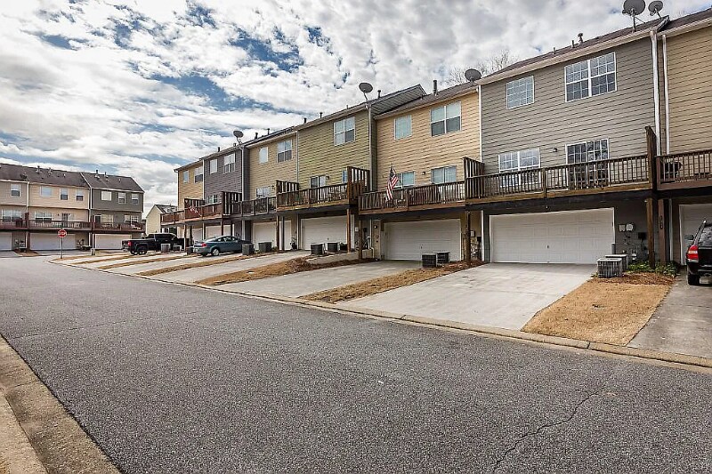 Building Photo - 1311 Rocking Chair Ct