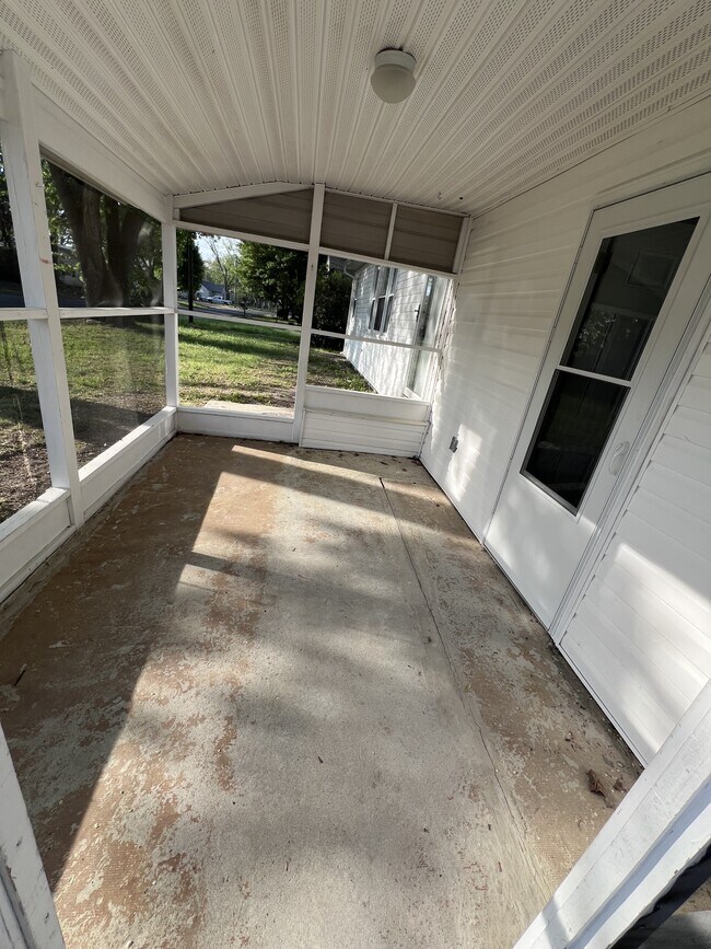 Building Photo - 2308 Pine Way