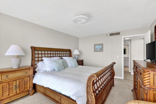 Building Photo - 9650 S Ocean Dr