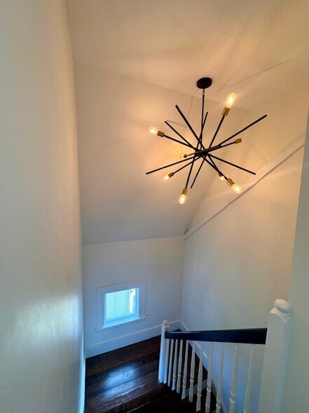 Building Photo - 21 Bellevue St