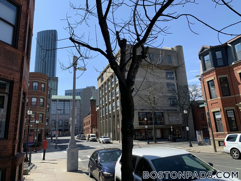 Building Photo - 48 Hereford St