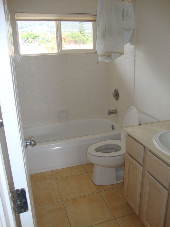 Building Photo - 1378 Hoolako St