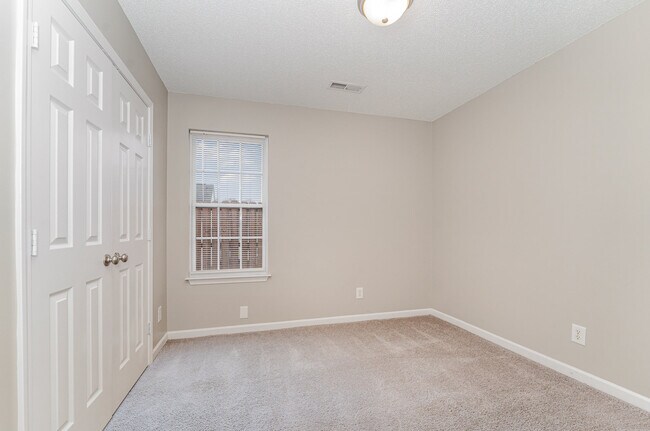 Building Photo - 302 Apple Ridge Rd