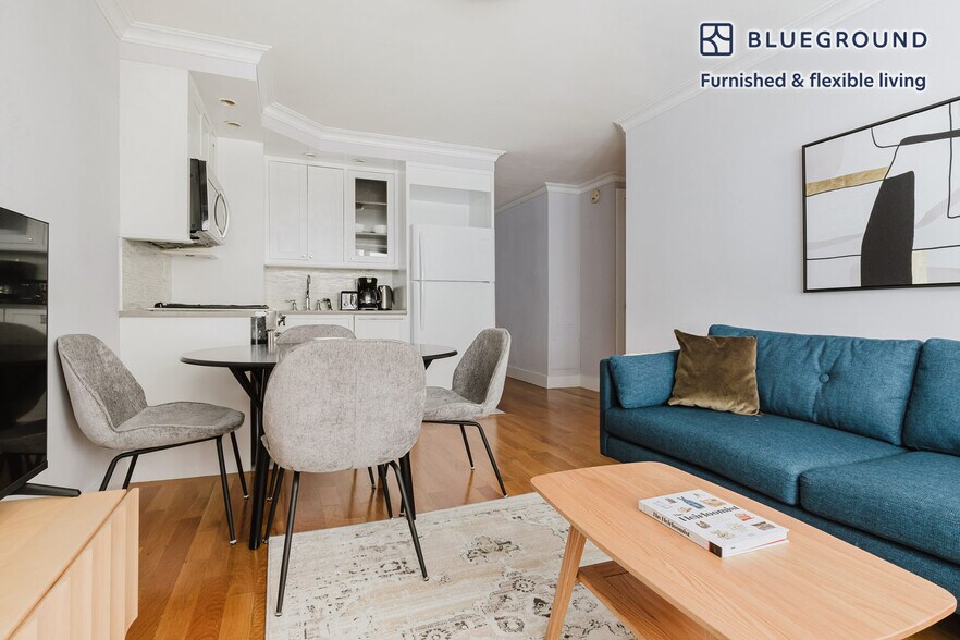 Building Photo - 50 W 97th St