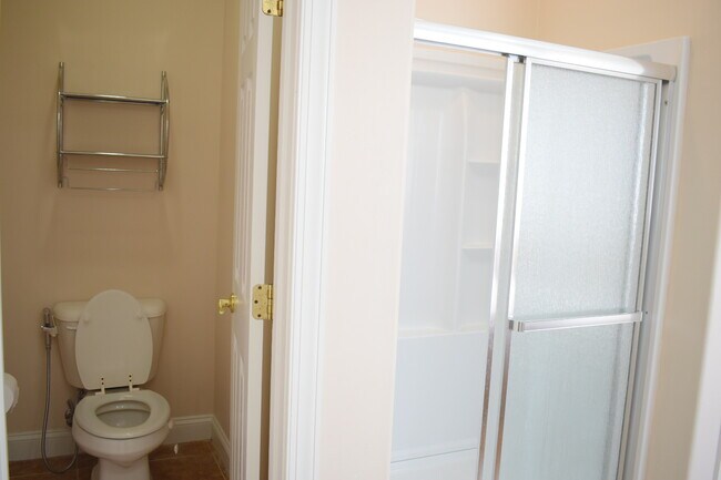 Building Photo - 1305 Wakefield Ct