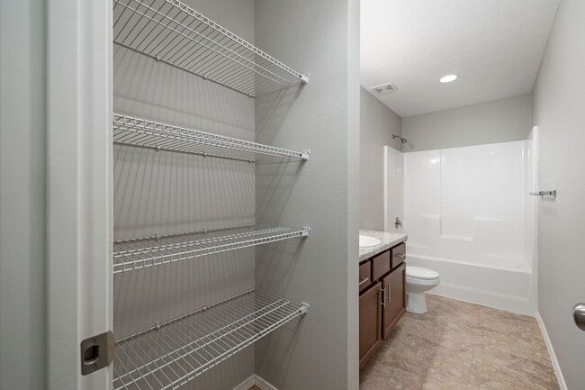 Building Photo - 3 bedroom home - Willard School District