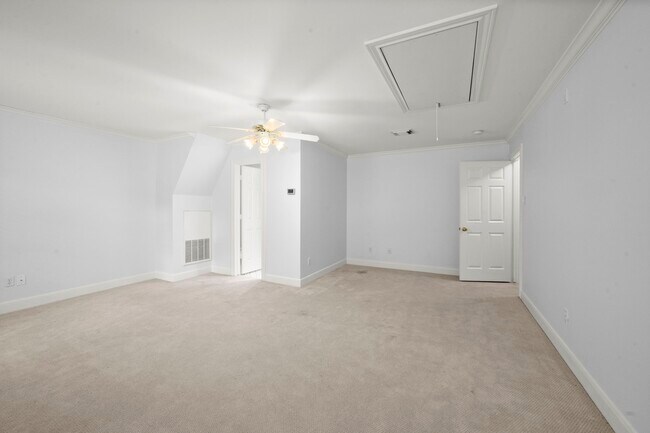 Building Photo - 3834 Southwestern St
