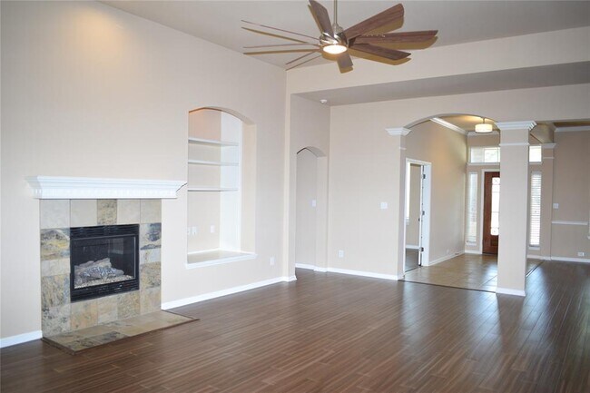 Building Photo - 7233 Via Dono Dr