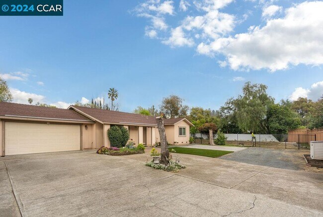 Building Photo - 1326 Babel Ln