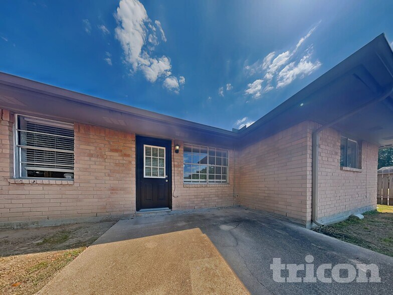 Building Photo - 5503 Jumada Cir