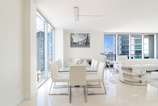 Building Photo - 90 SW 3rd St