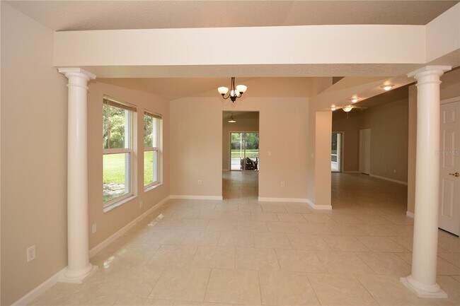 Building Photo - 56 Shinnecock Dr