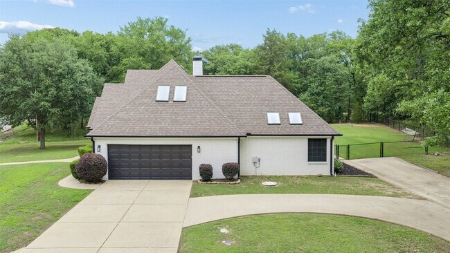Building Photo - 109 Enchanted Dr
