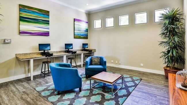 Building Photo - 3450 N Hualapai Way