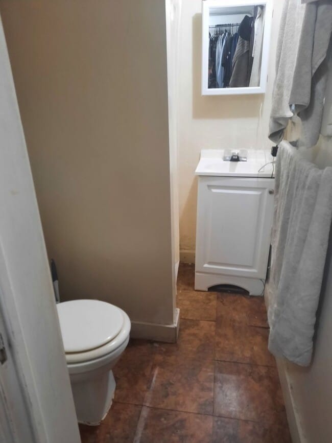 Building Photo - Bright Studio Apartment in Downtown Golden...