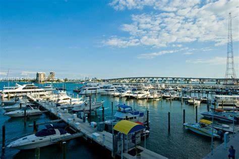 Building Photo - 1717 N Bayshore Dr