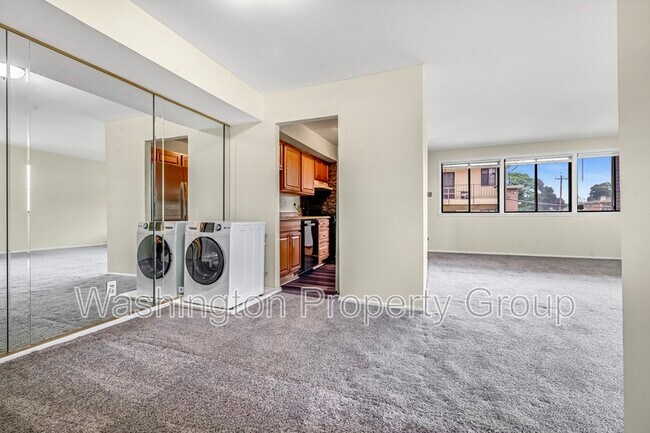 Building Photo - 3904 Stone Gate Dr