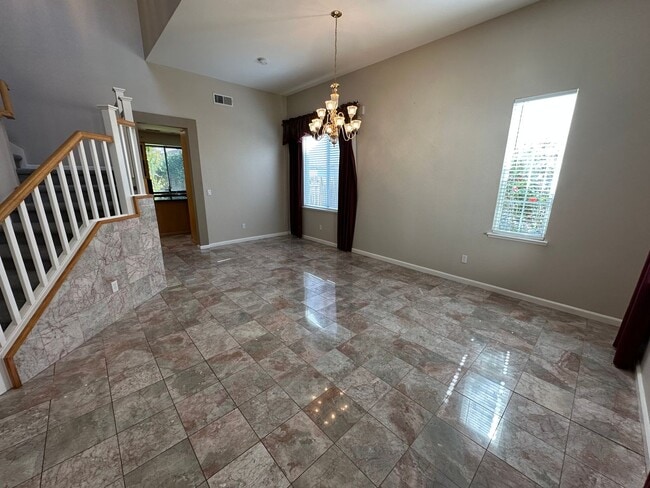 Building Photo - Beautiful 4 Bedroom 3 Full Bath Tracy Home