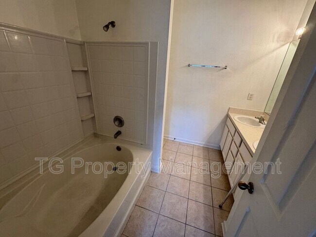 Building Photo - 5760 Sandstone Way