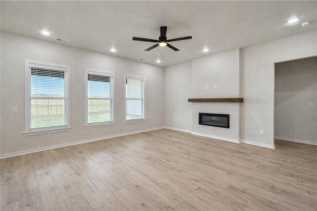 Building Photo - 6005 SW Desert Ave