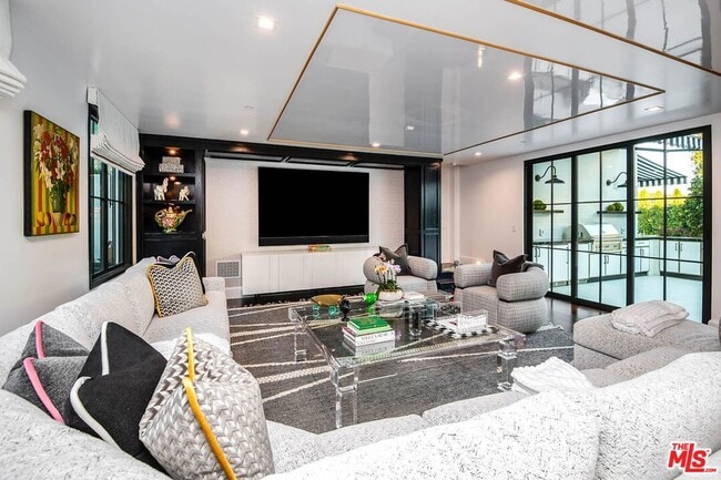 Building Photo - 1445 Vía Cresta