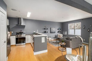 Building Photo - 2610 Iris Ave