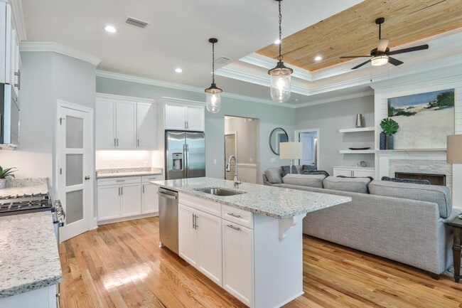 Building Photo - 2404 Sweet Valley Hts