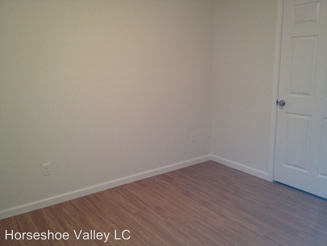 Building Photo - 100 Horseshoe Valley Dr