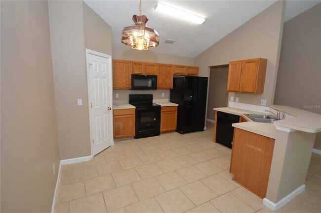 Building Photo - 33 Rosepetal Ln