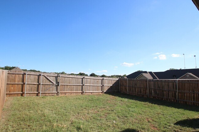 Building Photo - 105-107 Sunburst Court