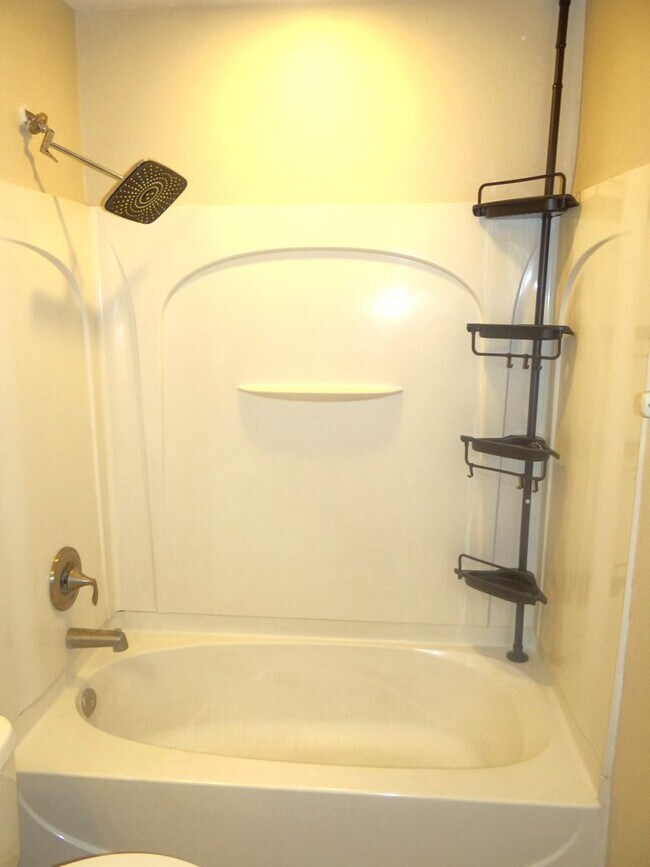 Building Photo - 4 bedroom, 2.5 bath, 1 car garage townhouse