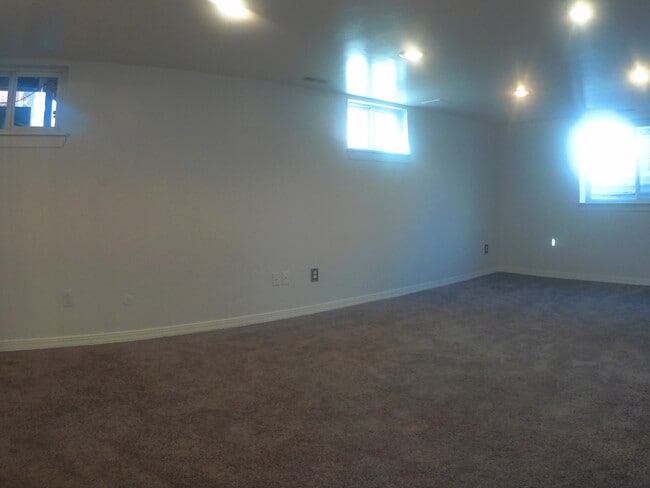 Building Photo - 4 Bed Beautiful Refurbished Sugarhouse Home
