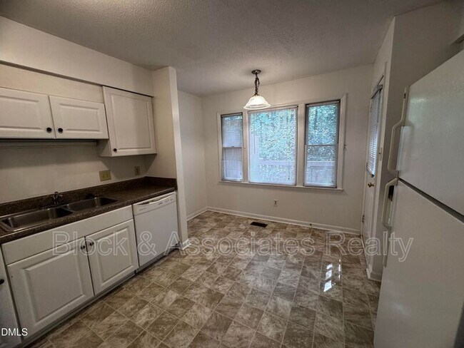 Building Photo - 4110 Kaplan Dr