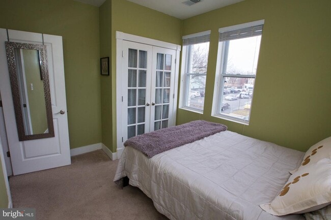 Building Photo - 2 17th St SE