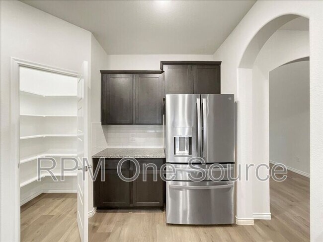 Building Photo - 4009 Savoy Wy