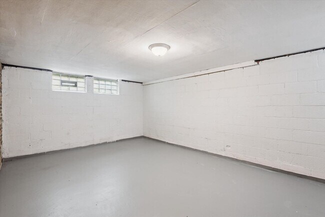 Building Photo - 3902 E Antisdale Rd